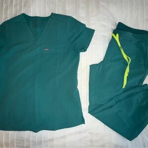 Figs Catarina Top/ Zamora BottomsScrub Set